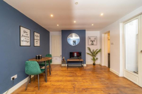 Cosy and Quirky 1 Bedroom Flat With Small court yard Next to Brighton Seafront